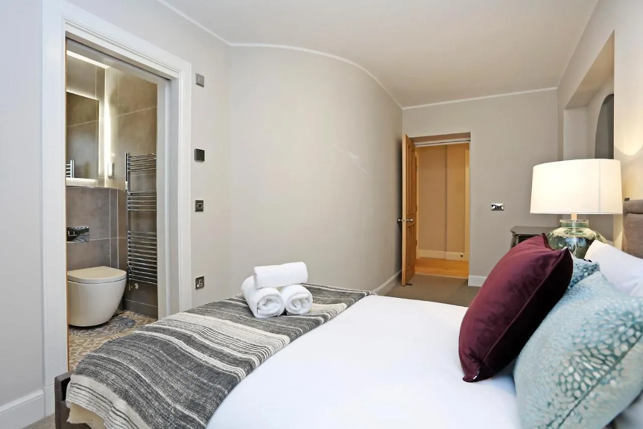 Joivy Beautiful 2 Bed Flat On The Royal Mile Apartment Edinburgh 0*,  United Kingdom