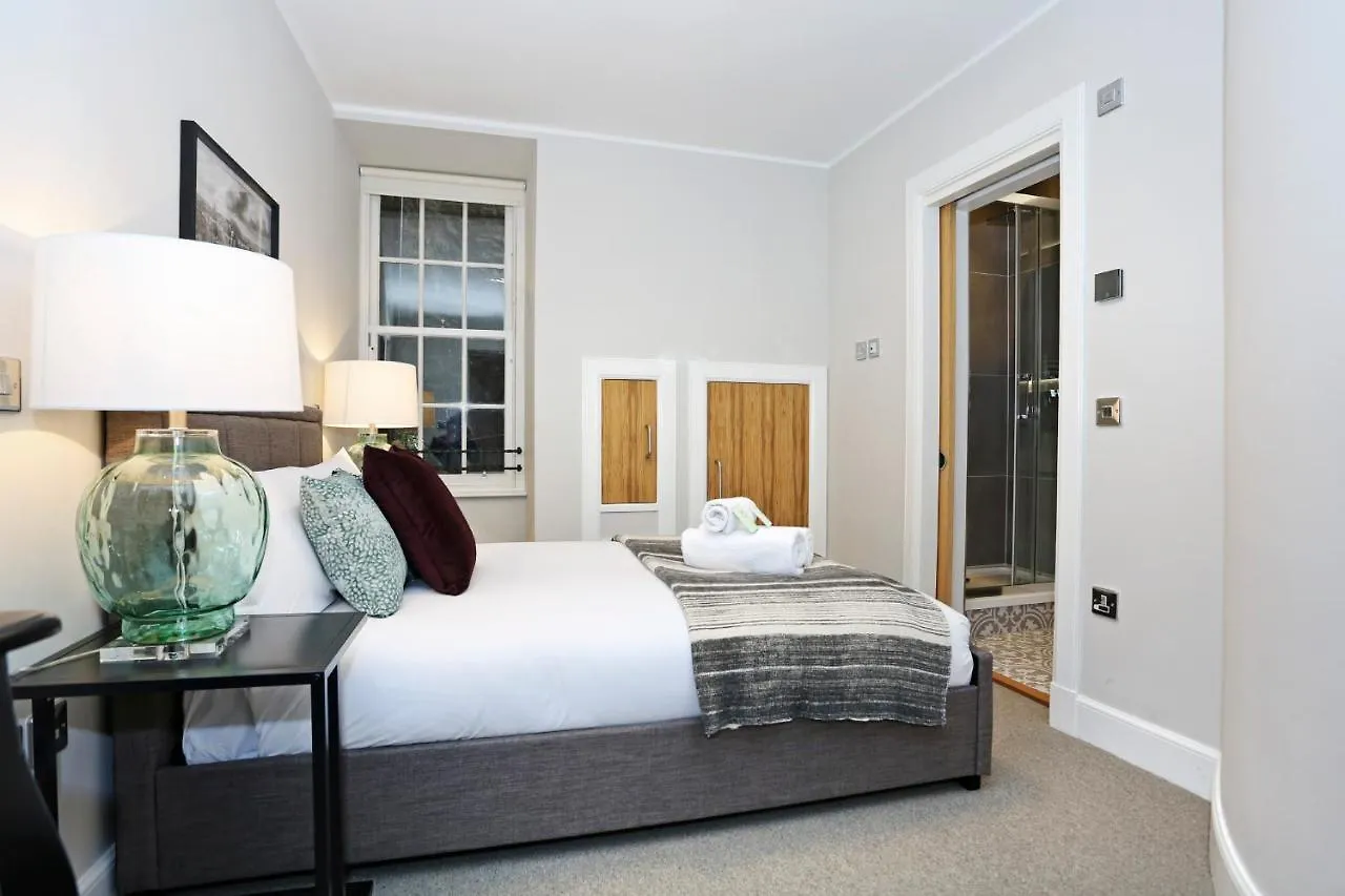 Joivy Beautiful 2 Bed Flat On The Royal Mile Apartment Edinburgh 0*,  United Kingdom