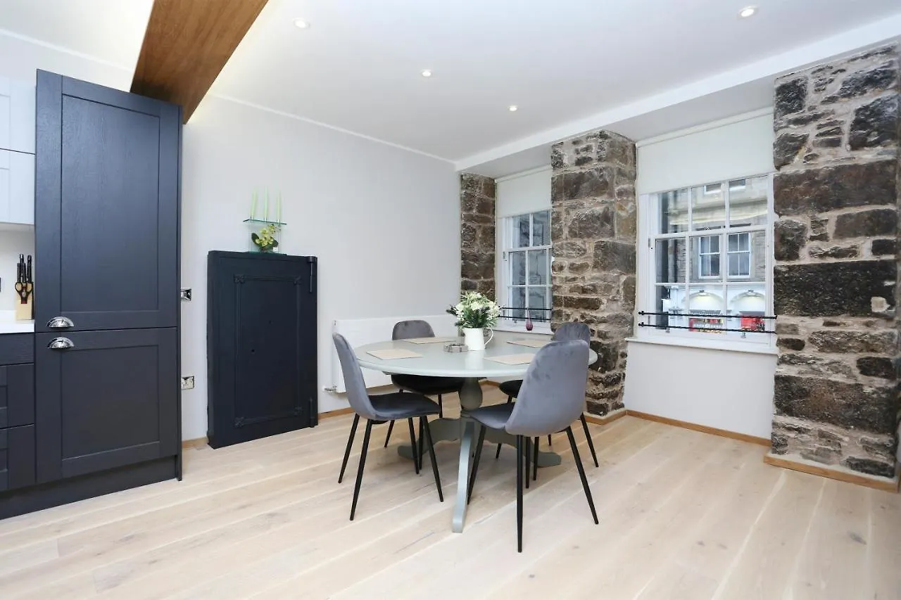 Joivy Beautiful 2 Bed Flat On The Royal Mile Apartment Edinburgh United Kingdom